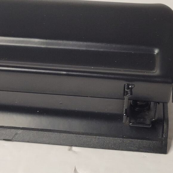 Standard 3-Hole Punch - Perfect for Binder Use! - Picture 4 of 9